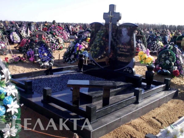Памятники двойные