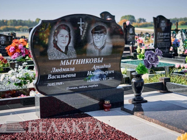 Памятники двойные