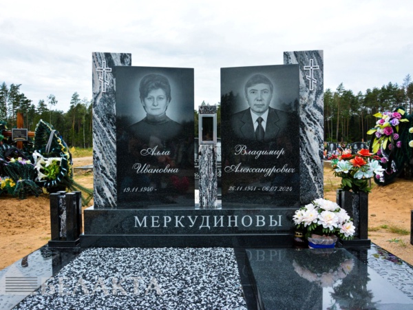 Памятники двойные
