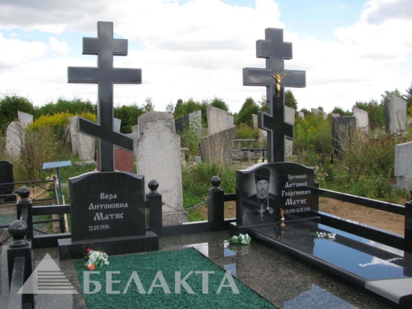 Памятники двойные