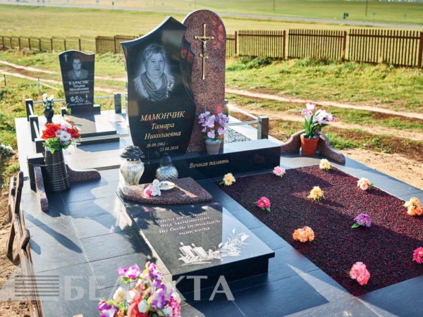 Памятники двойные