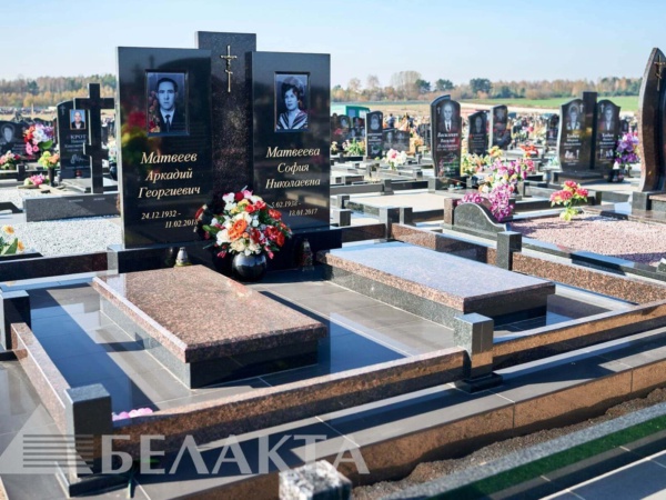 Памятники двойные
