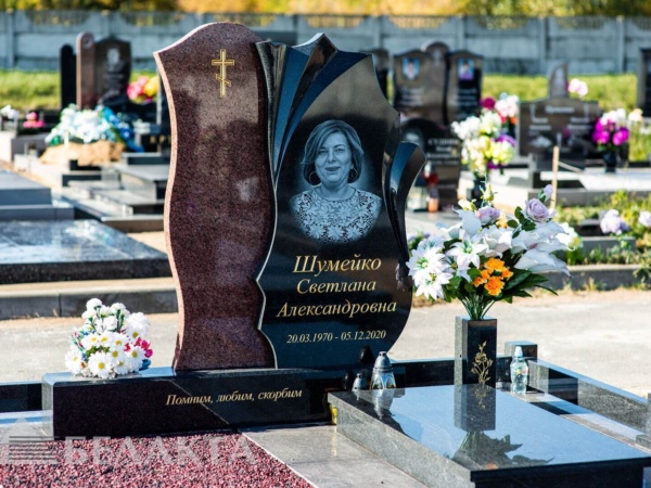 Памятники двойные