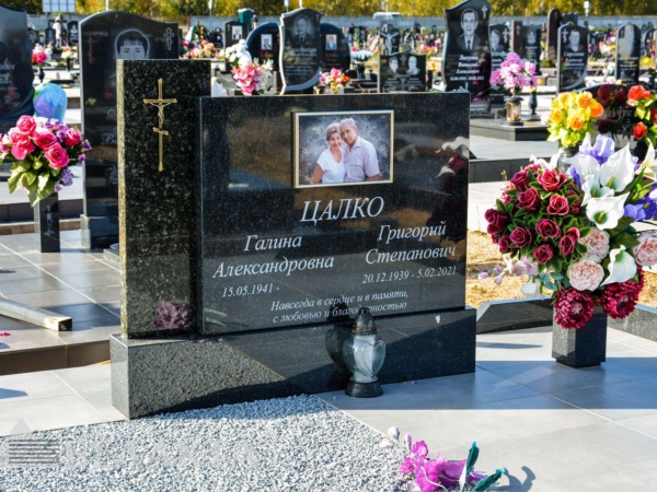 Памятники двойные