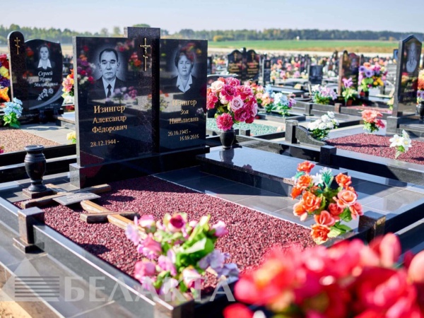 Памятники двойные