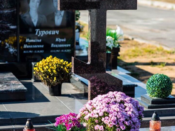 Памятники двойные