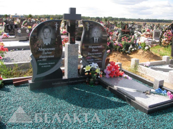 Памятники двойные