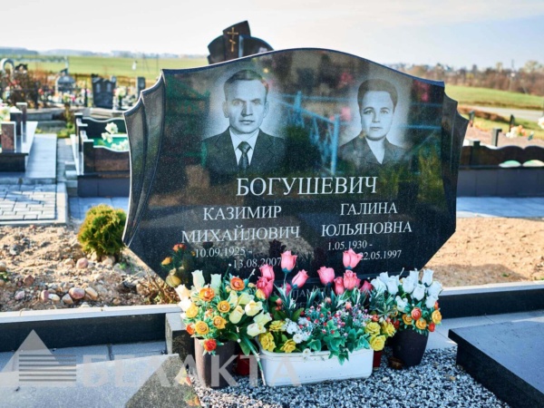 Памятники двойные
