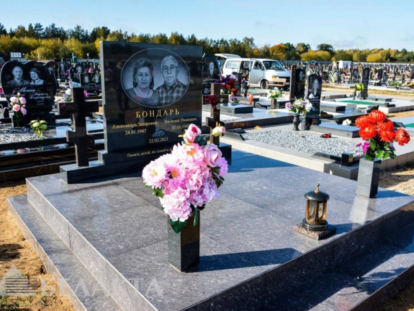 Памятники двойные