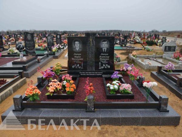Памятники двойные