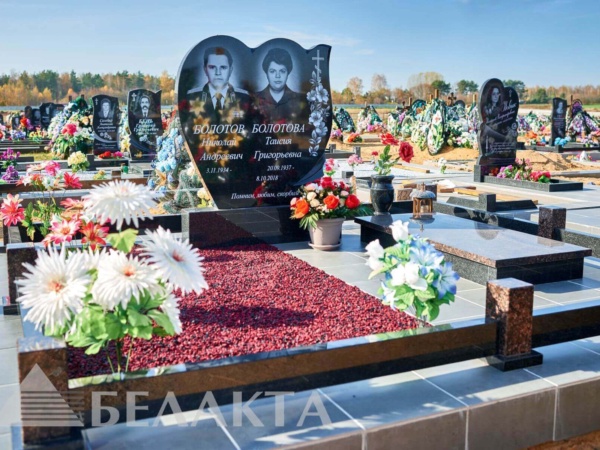 Памятники двойные