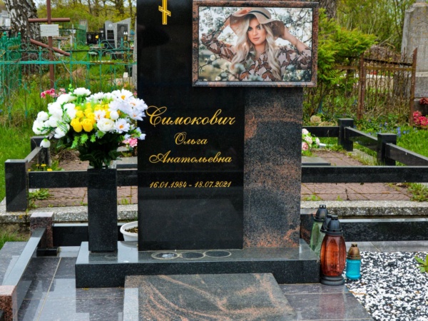 Памятники с фотомедальонами