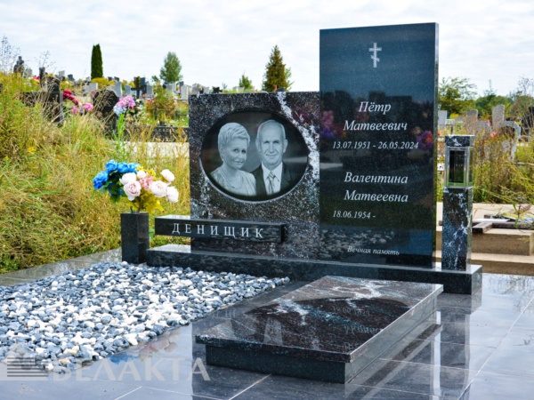 Памятники двойные