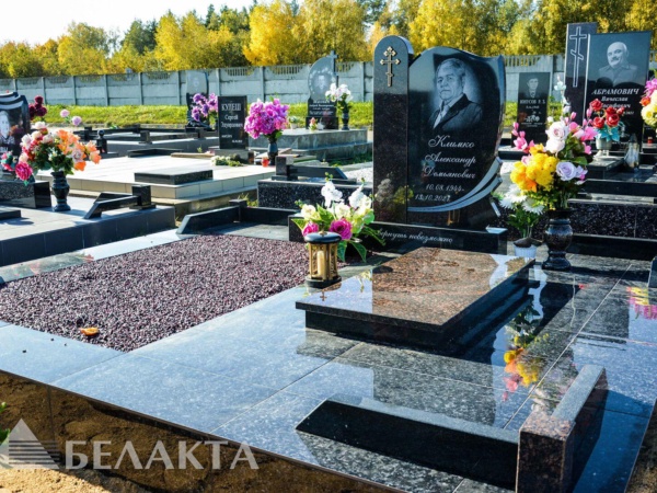 Памятники двойные