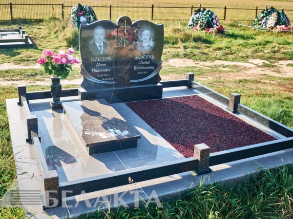Памятники двойные