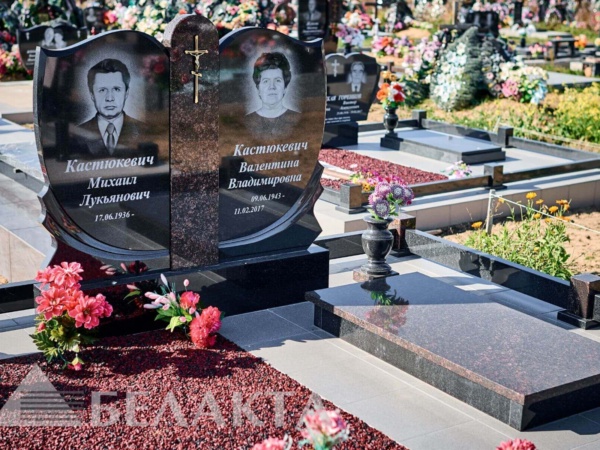 Памятники двойные