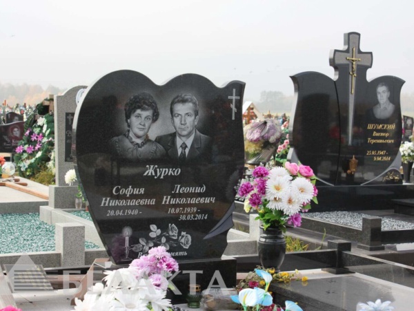 Памятники двойные