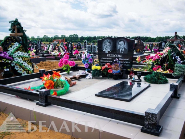 Памятники двойные