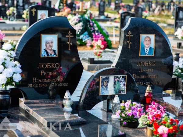 Памятники двойные