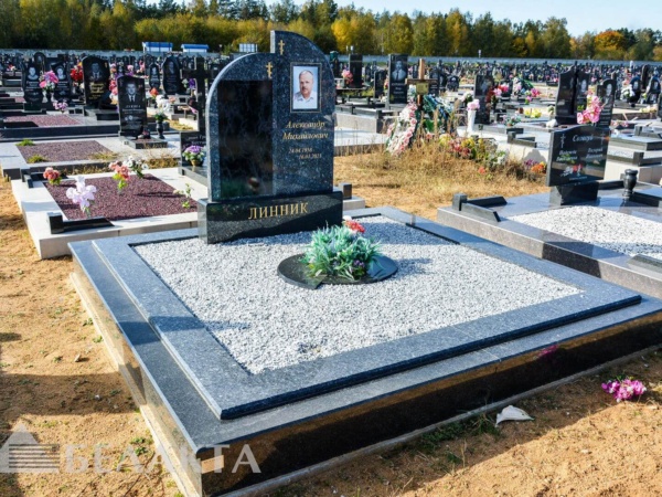 Памятники двойные