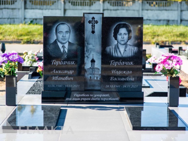Памятники двойные