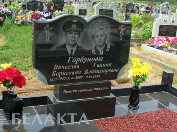 Памятники двойные
