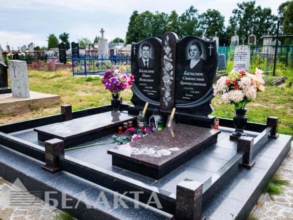 Памятники двойные