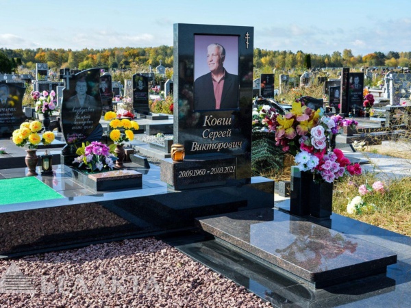Памятники двойные
