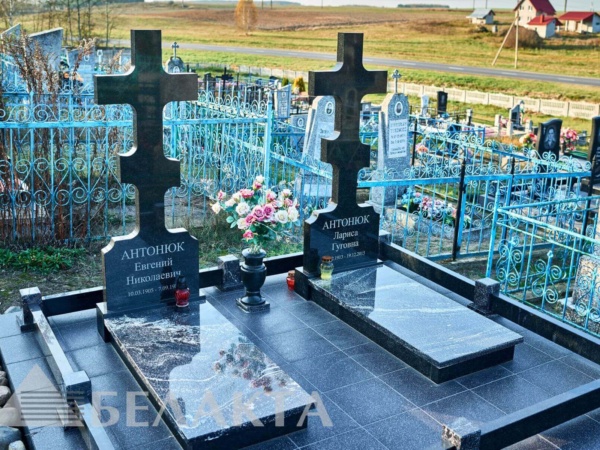 Памятники двойные
