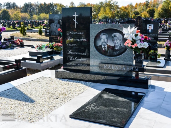 Памятники двойные