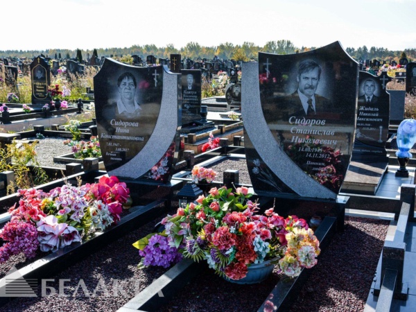 Памятники двойные