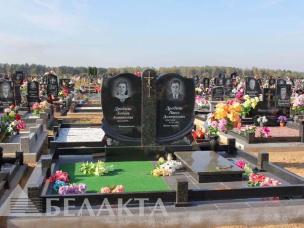 Памятники двойные