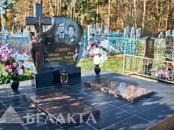 Памятники двойные