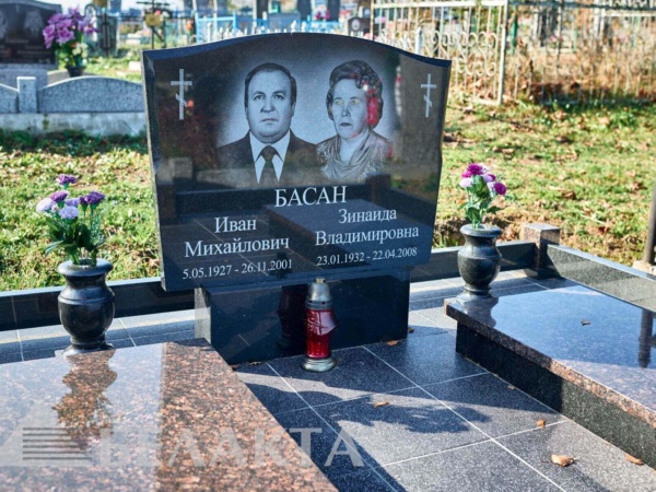 Памятники двойные