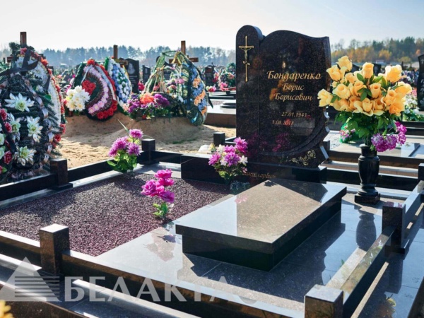 Памятники двойные