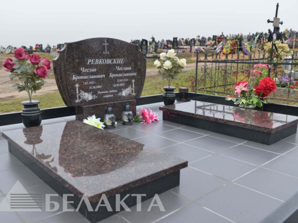 Памятники двойные